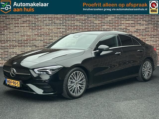 Zwart Gebruikt 2024 Mercedes CLA180 AMG line Sedan | € 38.950 (Eerlijke prijs) - Afbeelding 1/4