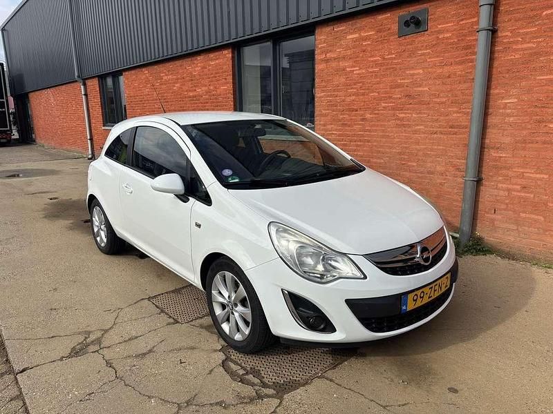 Wit Gebruikt 2012 Opel Corsa Edition MPV | € 2.300 (Eerlijke prijs) - Afbeelding 1/4
