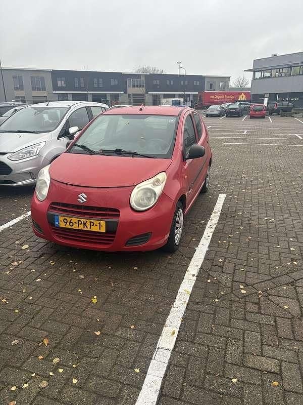 Rood Gebruikt 2011 Suzuki Alto City Hatchback | € 1.000 (Goede deal) - Afbeelding 1/2
