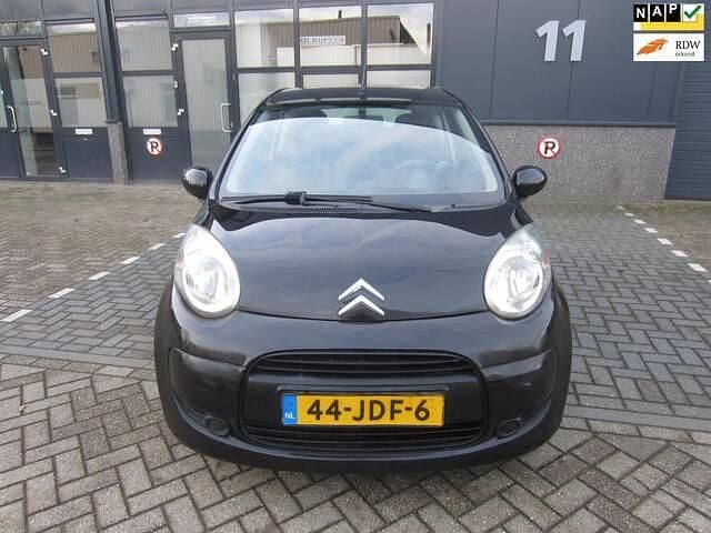 Zwart (metallic) Occasion 2009 Citroën C1 Hatchback | € 1.995 (Eerlijke prijs) - Afbeelding 1/4