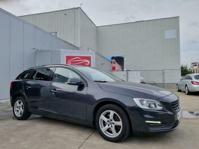 Grijs Gebruikt 2017 Volvo V60 Stationwagen | € 13.450 (Eerlijke prijs) - Afbeelding 1/4