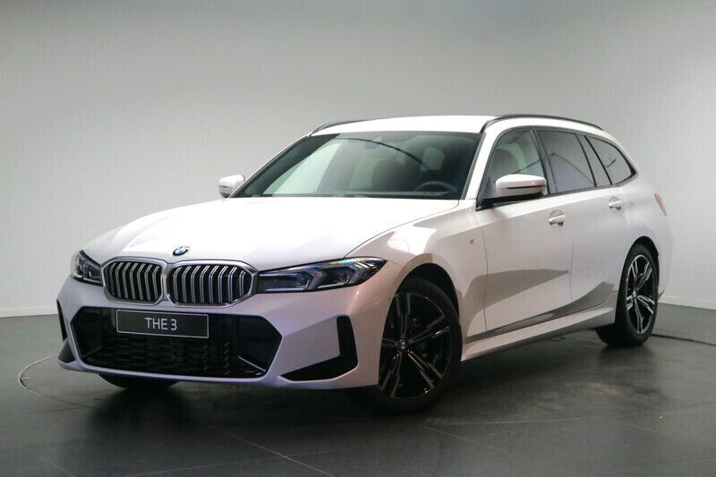 Mineralweiss Nieuw 2024 BMW 318 Executive Stationwagen | € 70.128 - Afbeelding 1/4