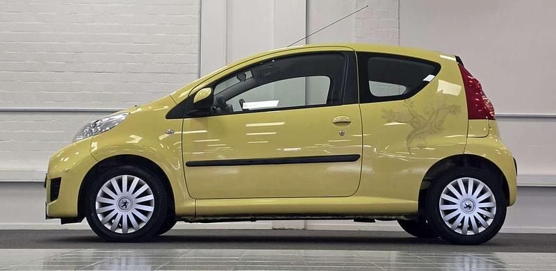 Occasion Peugeot 107 68 PK (50 kW) 2009 Geel Hatchback