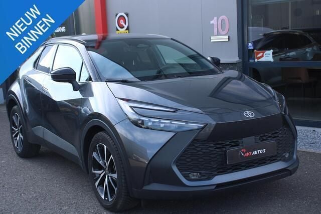 Grijs Gebruikt 2024 Toyota C-HR Team SUV | € 31.940 (Super prijs) - Afbeelding 1/4