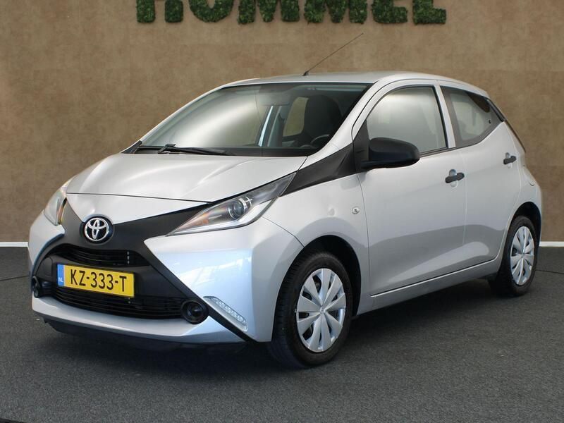Grijs Gebruikt 2016 Toyota Aygo Hatchback | € 7.945 (Eerlijke prijs) - Afbeelding 1/4