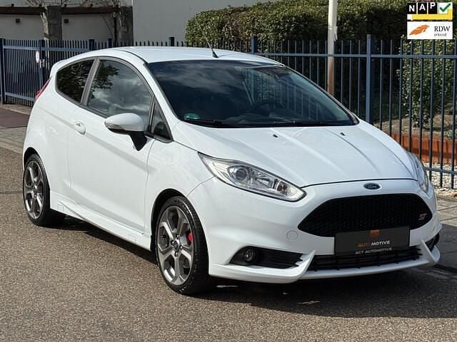 Wit Gebruikt 2014 Ford Fiesta ST Hatchback | € 8.750 (Goede deal) - Afbeelding 1/4