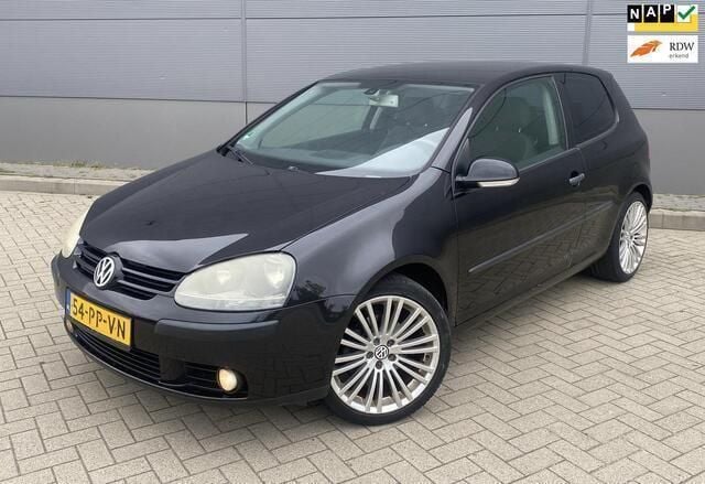Zwart Gebruikt 2004 VW Golf IV Comfortline Hatchback | € 2.395 (Eerlijke prijs) - Afbeelding 1/4
