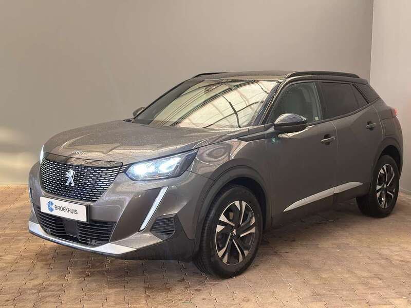 Grijs Gebruikt 2023 Peugeot 2008 Allure SUV | € 23.900 (Eerlijke prijs) - Afbeelding 1/4