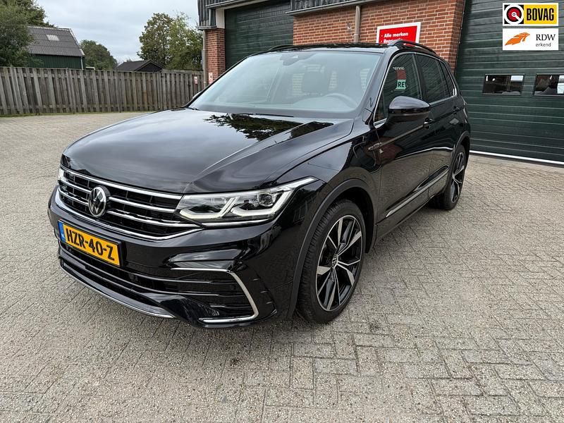 Zwart Gebruikt 2021 VW Tiguan Business+ SUV | € 37.600 (Duur) - Afbeelding 1/4