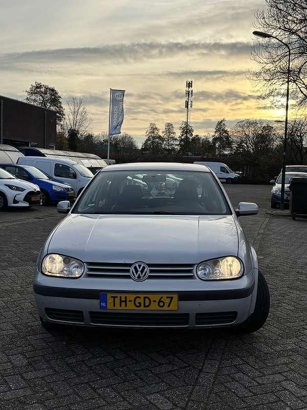 Gebruikt 1999 VW Golf IV Trendline Sedan | € 950 (Goede deal) - Afbeelding 1/4