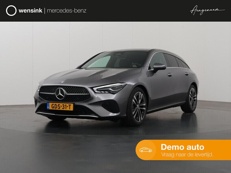 Grijs, metallic lak Gebruikt 2024 Mercedes CLA180 Shooting Brake Luxury Stationwagen | € 38.450 (Iets duurder) - Afbeelding 1/4