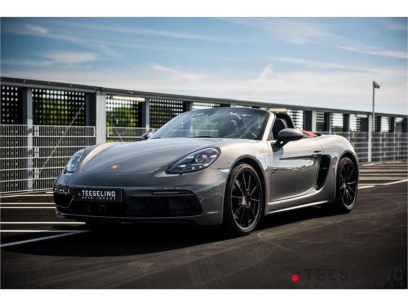 Grijs Gebruikt 2022 Porsche 718 Boxster Cabriolet | € 114.950 (Goede deal) - Afbeelding 1/4
