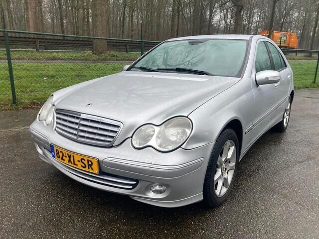 Grijs Gebruikt 2005 Mercedes C230 Classic Sedan | € 899 - Afbeelding 1/4