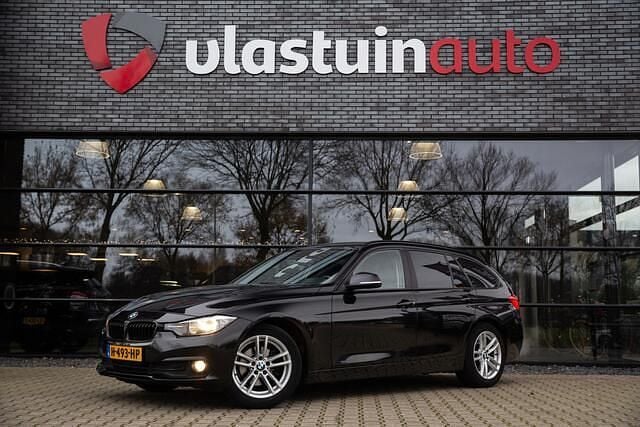 Zwart Gebruikt 2016 BMW 318 Executive Stationwagen | € 7.900 (Iets duurder) - Afbeelding 1/4