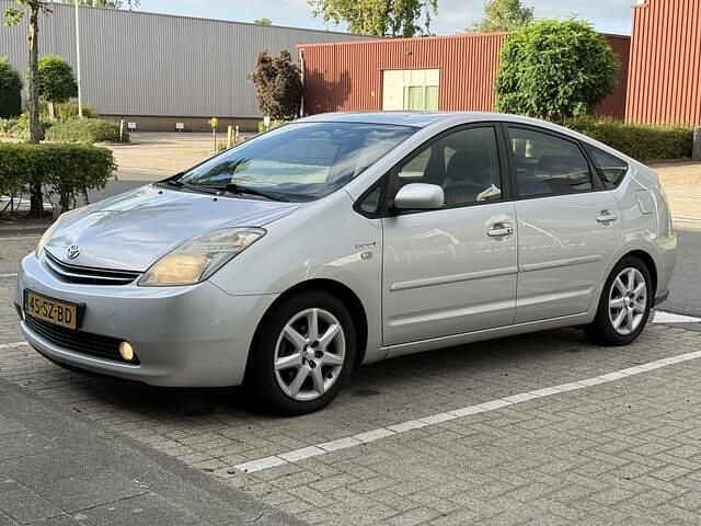 Grijs Gebruikt 2006 Toyota Prius Hatchback | € 3.000 (Eerlijke prijs) - Afbeelding 1/4