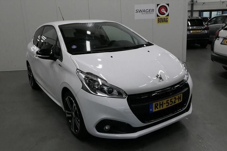 Wit Gebruikt 2017 Peugeot 208 GT-line Hatchback | € 7.495 (Eerlijke prijs) - Afbeelding 1/4