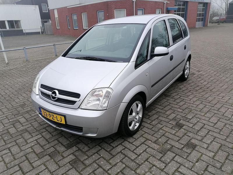 Grijs Occasion 2005 Opel Meriva Enjoy MPV | € 900 - Afbeelding 1/4