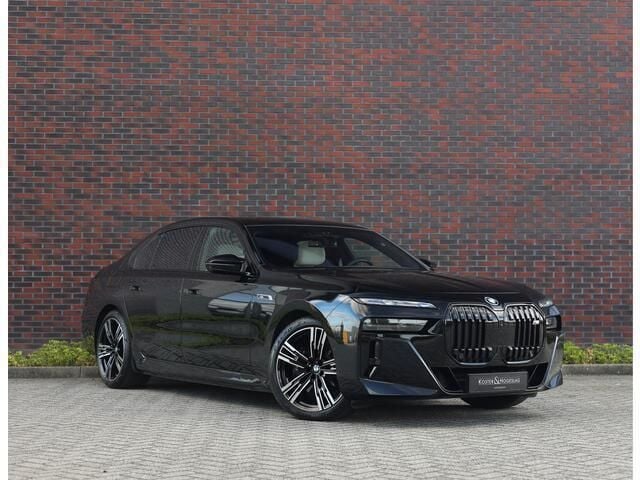 Zwart Gebruikt 2023 BMW M760e Executive Sedan | € 129.950 - Afbeelding 1/4