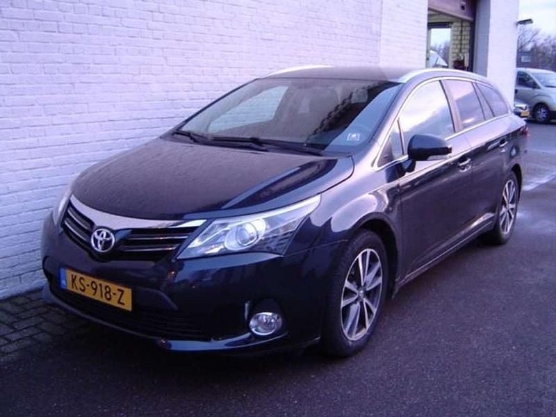 Groen Gebruikt 2013 Toyota Avensis Comfort MPV | € 10.500 (Eerlijke prijs) - Afbeelding 1/4