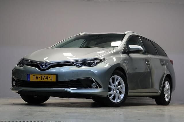 Grijs Gebruikt 2018 Toyota Auris Executive Hatchback | € 16.495 (Eerlijke prijs) - Afbeelding 1/4