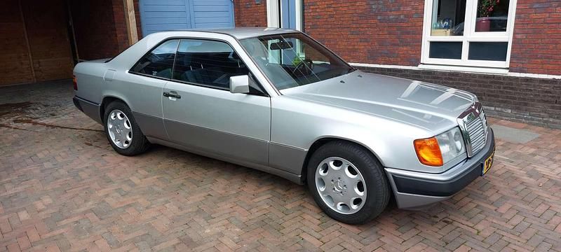 Zilver Gebruikt 1991 Mercedes E300 Coupé | € 18.990 - Afbeelding 1/4