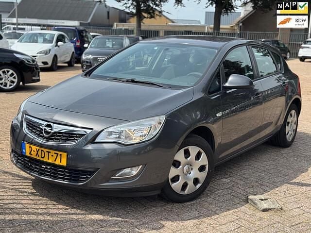 Grijs Gebruikt 2012 Opel Astra Cosmo Hatchback | € 2.999 (Super prijs) - Afbeelding 1/4