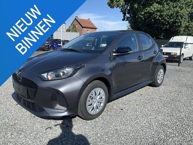 Grijs Gebruikt 2024 Mazda 2 Prime-Line Hatchback | € 24.599 (Eerlijke prijs) - Afbeelding 1/4