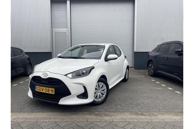 Wit Gebruikt 2024 Toyota Yaris Hybrid Comfort Hatchback | € 24.349 (Eerlijke prijs) - Afbeelding 1/1