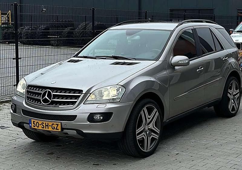 Grijs Gebruikt 2006 Mercedes ML350 SUV | € 9.995 (Eerlijke prijs) - Afbeelding 1/4