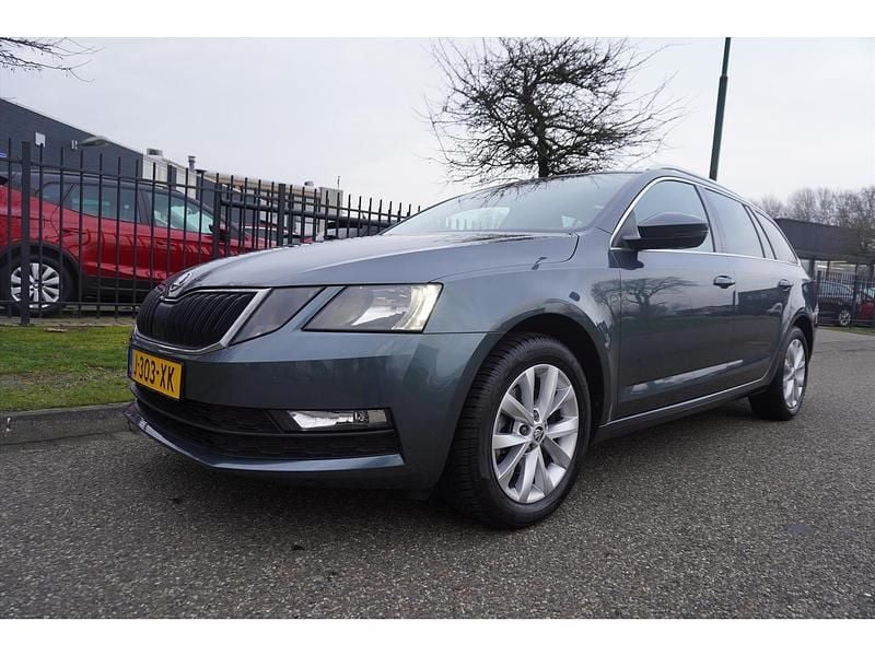 Occasion Skoda Octavia Business Line 150 PK (110 kW) 2020 Grijs (metallic) Stationwagen