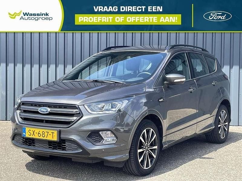 Grijs, metallic lak Gebruikt 2018 Ford Kuga ST-Line SUV | € 20.440 (Iets duurder) - Afbeelding 1/4