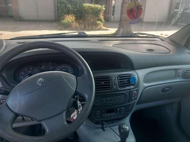 Grijs Gebruikt 2002 Renault Scénic Authentique MPV | € 600 (Eerlijke prijs) - Afbeelding 1/4