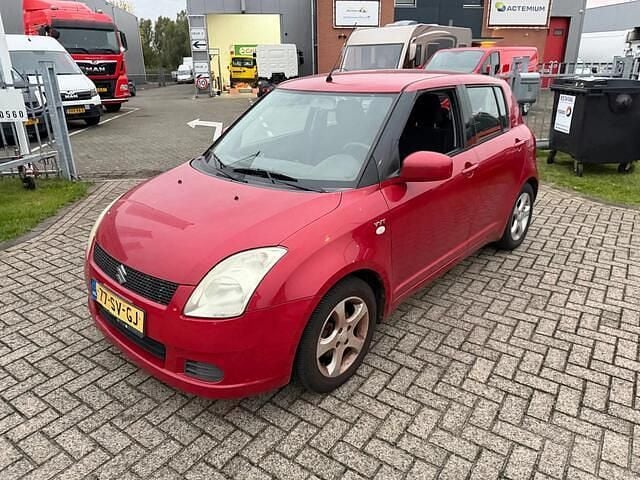 Rood Gebruikt 2006 Suzuki Swift Hatchback | € 799 (Goede deal) - Afbeelding 1/4