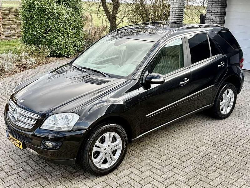 Zwart Gebruikt 2006 Mercedes ML500 SUV | € 19.950 - Afbeelding 1/4