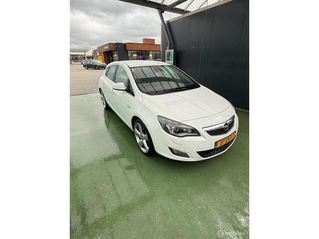 Wit Gebruikt 2010 Opel Astra Cosmo Hatchback | € 4.000 - Afbeelding 1/4