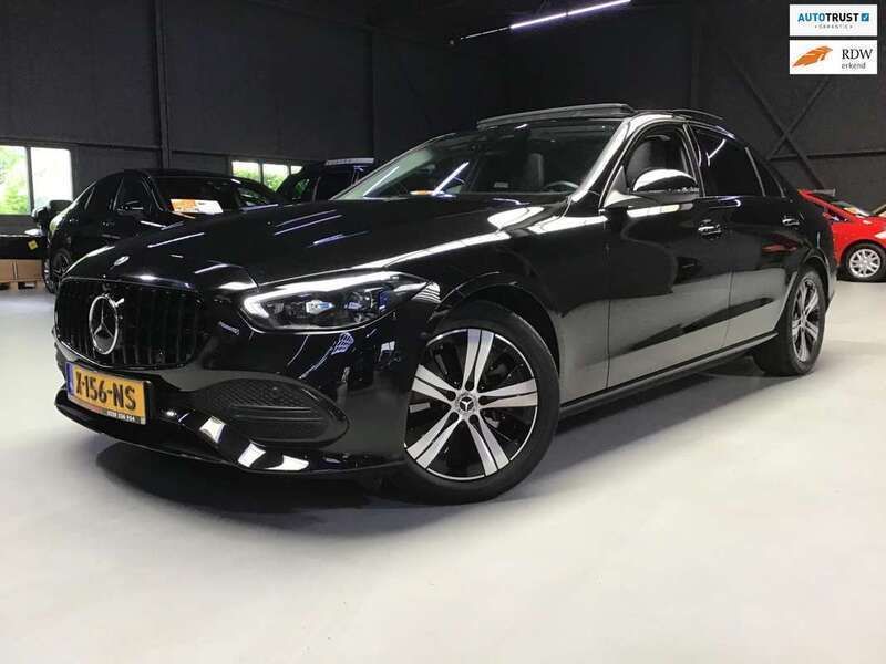 Zwart, metallic lak Gebruikt 2022 Mercedes C300e AMG line Sedan | € 42.995 (Eerlijke prijs) - Afbeelding 1/4