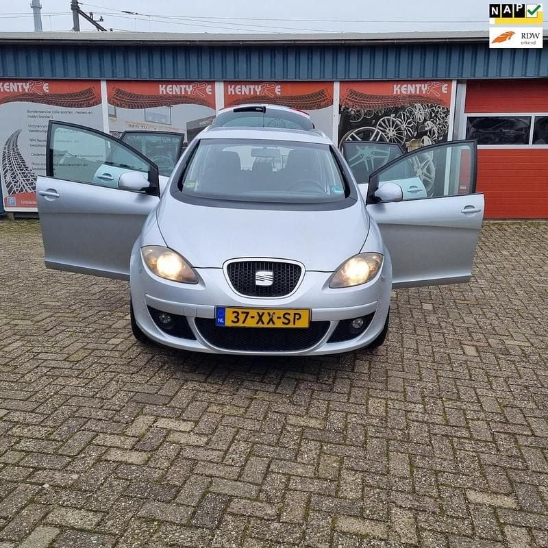 Grijs (metallic) Gebruikt 2007 Seat Altea XL Stylance MPV | € 2.999 - Afbeelding 1/4