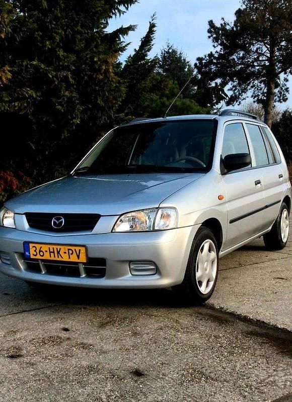 Occasion 2001 Mazda Demio Touring Hatchback | € 1.599 (Goede deal) - Afbeelding 1/4