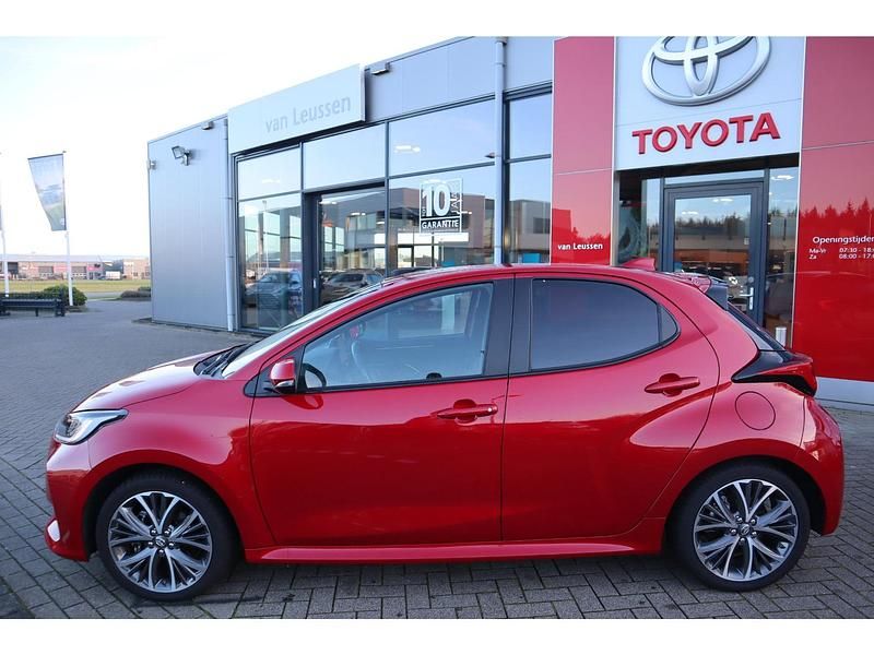 Occasion Toyota Yaris Executive 131 PK (96 kW) 2024 Rood Hatchback