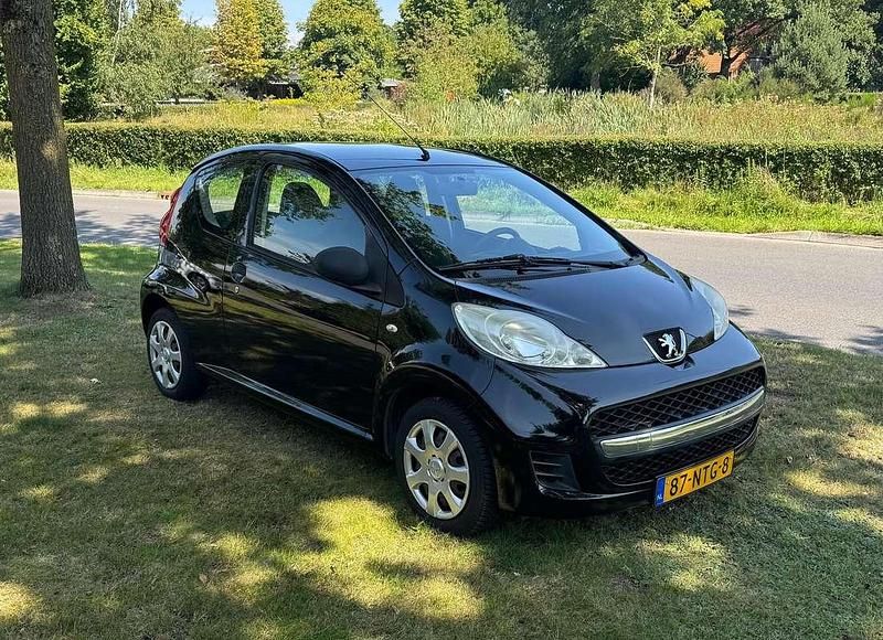 Zwart Gebruikt 2010 Peugeot 107 Hatchback | € 2.450 (Eerlijke prijs) - Afbeelding 1/4