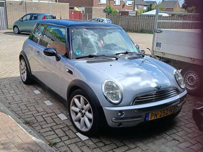 Zilver Gebruikt 2002 Mini Cooper Chili Hatchback | € 1.795 (Eerlijke prijs) - Afbeelding 1/3