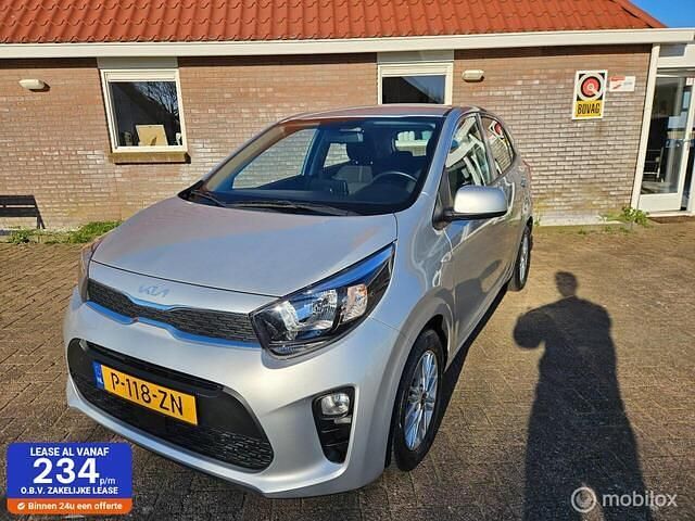Grijs, metallic lak Gebruikt 2022 Kia Picanto Hatchback | € 14.450 (Eerlijke prijs) - Afbeelding 1/4