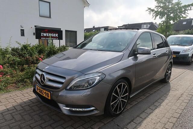 Grijs Gebruikt 2014 Mercedes B180 MPV | € 14.350 (Iets duurder) - Afbeelding 1/4