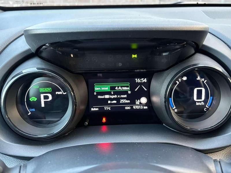 Occasion Toyota Yaris Hybrid Executive 116 PK (85 kW) 2021 Wit (parellak) Hatchback