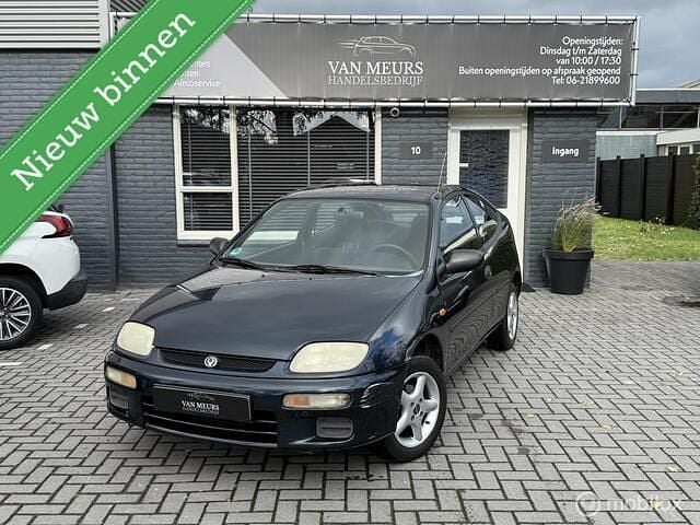 Groen Gebruikt 1995 Mazda 323 Hatchback | € 999 - Afbeelding 1/4