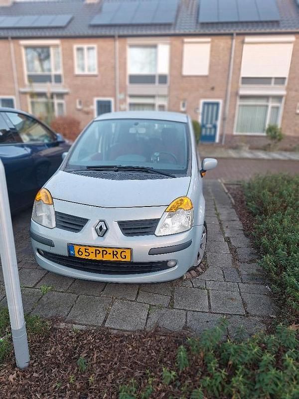 Zilver Occasion 2004 Renault Modus MPV | € 1.100 (Eerlijke prijs) - Afbeelding 1/4