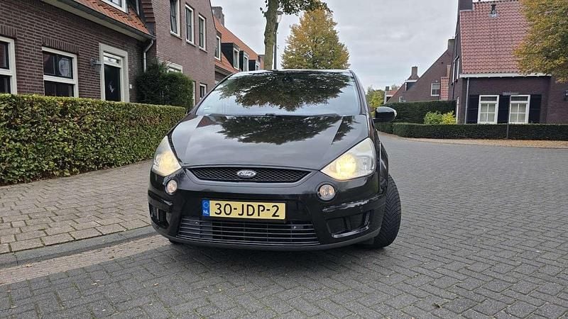 Gebruikt 2009 Ford S-MAX Trend MPV | € 3.000 - Afbeelding 1/4