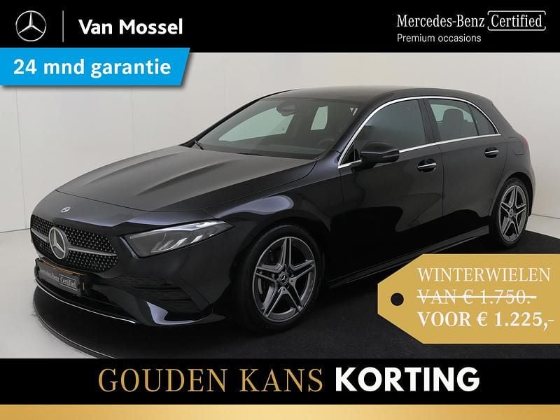 Zwart Gebruikt 2024 Mercedes A180 Edition Hatchback | € 34.945 (Eerlijke prijs) - Afbeelding 1/4