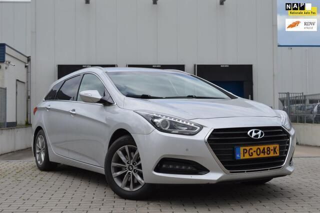 Grijs Gebruikt 2015 Hyundai i40 Premium Stationwagen | € 8.995 - Afbeelding 1/4