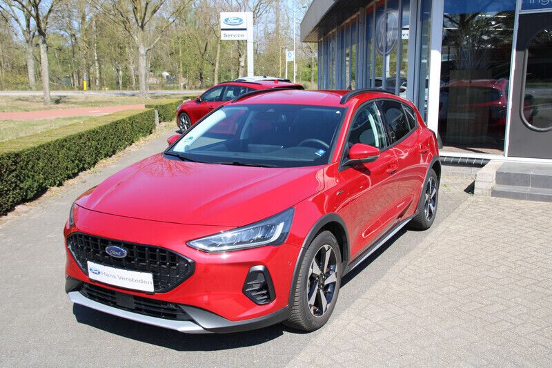 Rood Gebruikt 2024 Ford Focus Active X Hatchback | € 29.950 (Eerlijke prijs) - Afbeelding 1/4